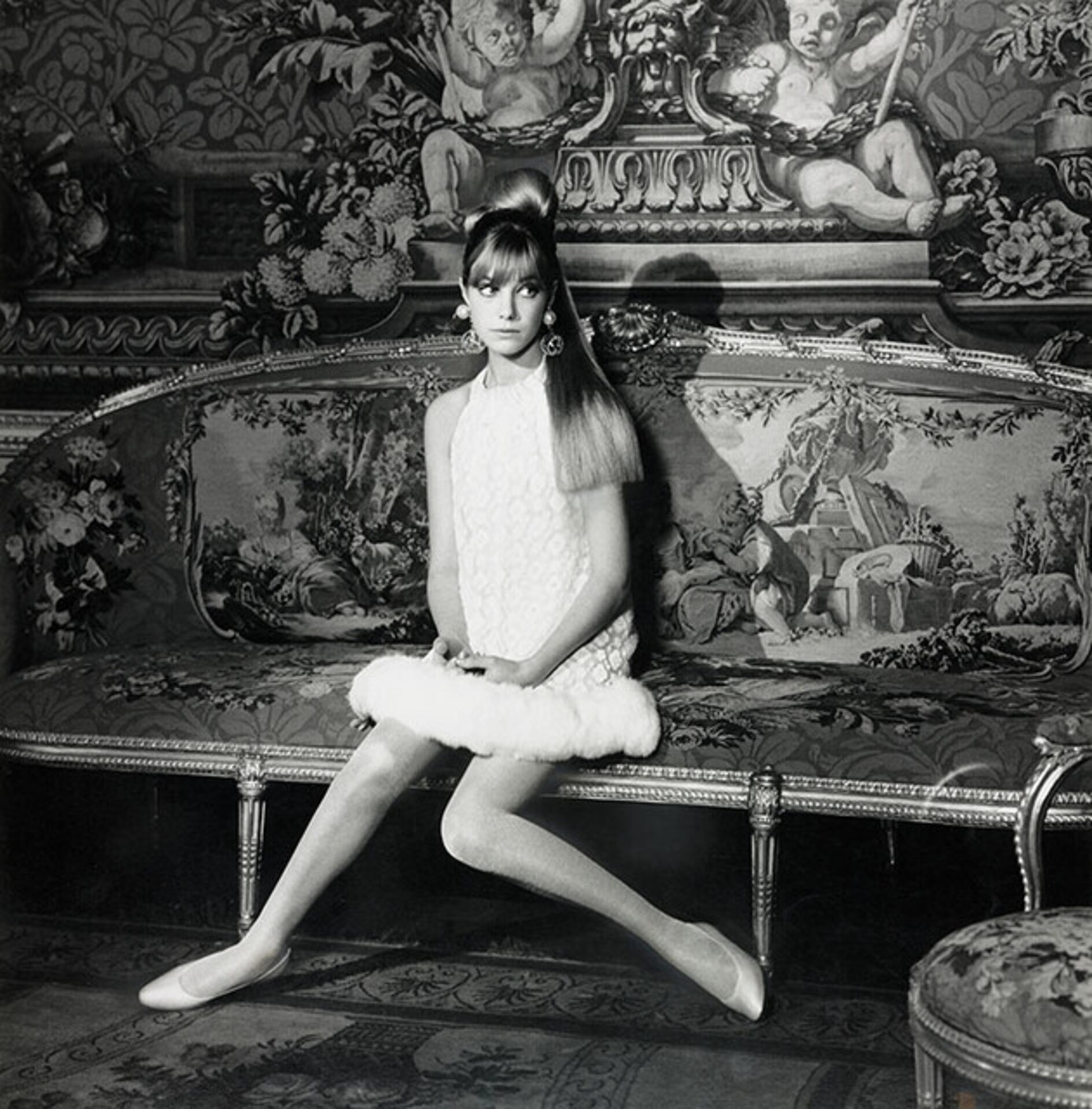 Norman Parkinson | Jane Birkin wearing a white chiffon dinner dress by (1966) | Art & Prints | Artsy Norman Parkinson | Jane Birkin wearing a white chiffon dinner dress by (1966) | Art & Prints | Artsy