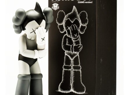 Kaws:Holiday Changbai Mountain black vinyl figure - KAWS | THÉM Kaws:Holiday Changbai Mountain black vinyl figure - KAWS | THÉM