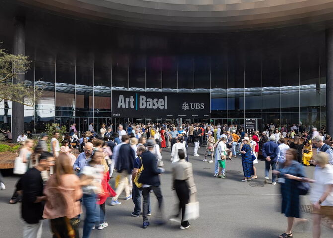 10 Essential Art Fairs for Collectors of All Stages