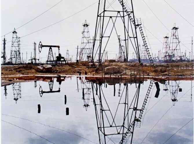 Edward Burtynsky  Oil Fields #27, Bakersfield, California (2004
