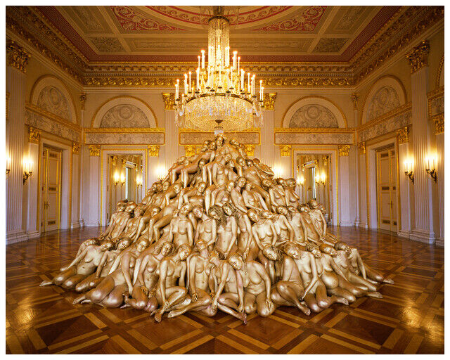 Olomon yuzimga keldi Doggy uslubidagi yalangoch mushuklar