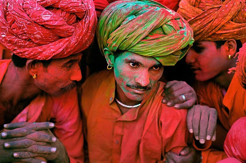 Steve McCurry | Holi Festival, Rajasthan (1996) | Available for Sale ...