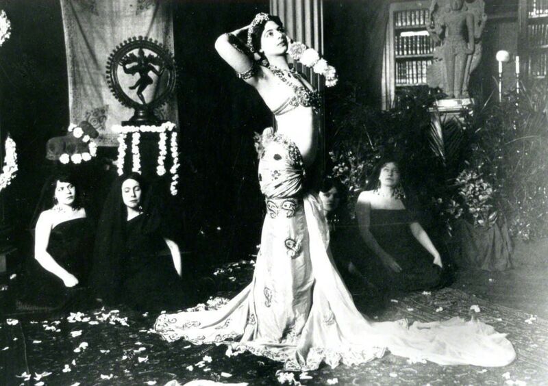 Afhankelijkheid Idioot Beschaven Unknown Artist | Mata Hari dancing in the library of the Musée Guimet  (1905) | Artsy