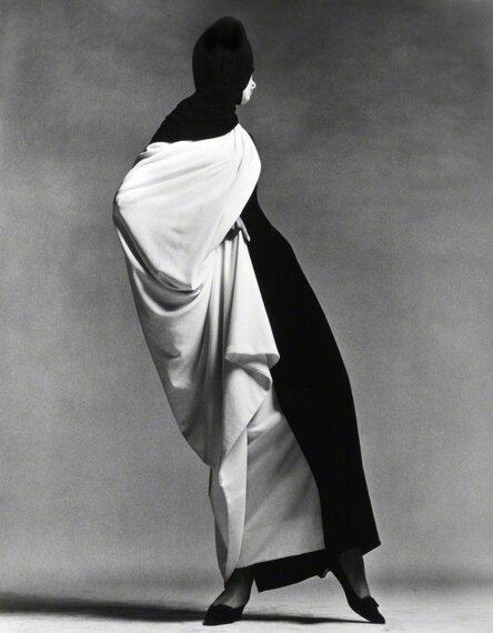 suzy parker evening dress by dior paris studio Fashion history costuming: Suzy Parker in Christian Dior, Paris, 1953 #1950sfashion #truevintageootd #thenewlook #1950sdior