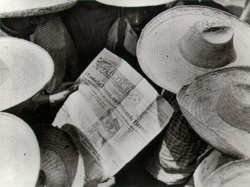 Tina Modotti, Campesinos leyendo "El Machete", 1929, Galeria Enrique Guerrero, Mexico City, Mexico.