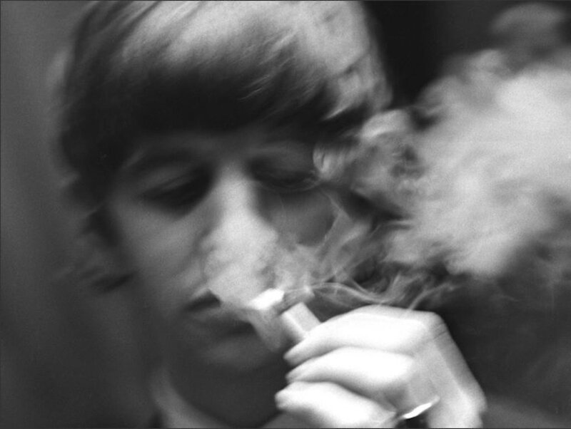 does ringo starr still smoke cigarettes If you've ever wondered how Starr, who is 85 years old and touring the world, stays in good physical shape, he recently told 'Rolling Stone' his secret. Ringo Starr and T Bone