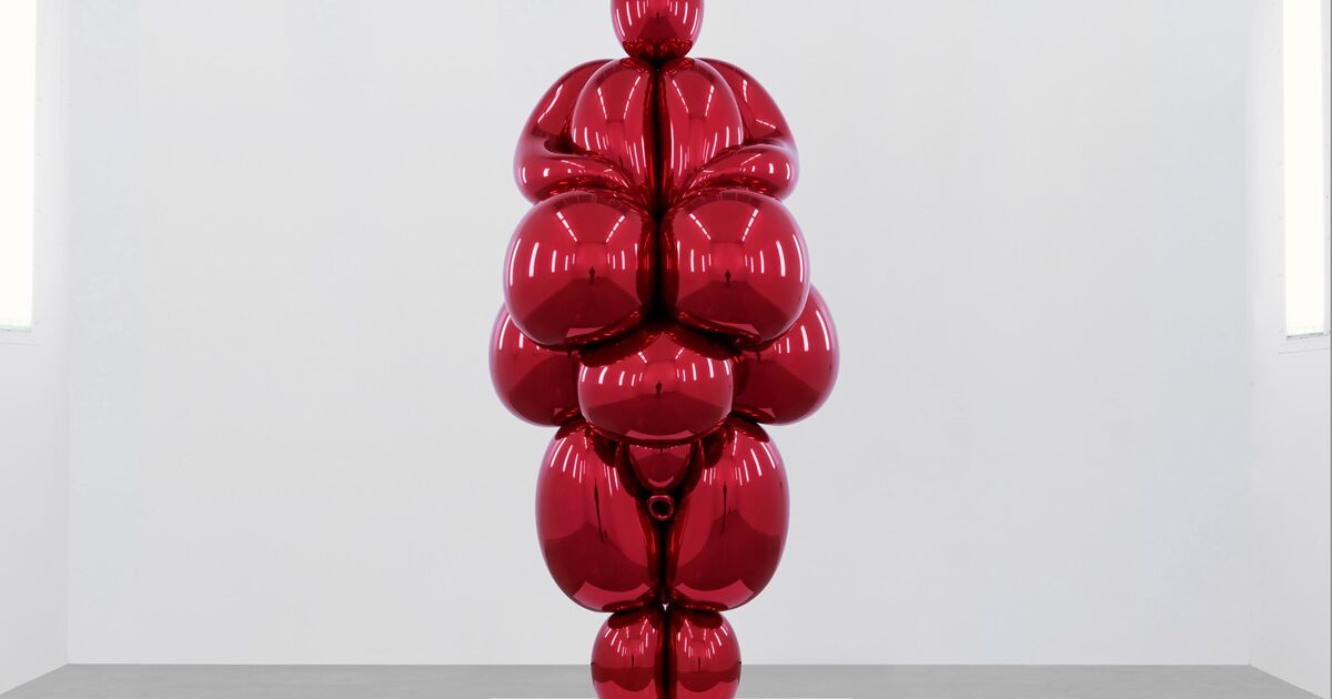 34k sculpture by the most expensive living artist Jeff Koons is smashed at  VIP exhibition preview in Miami