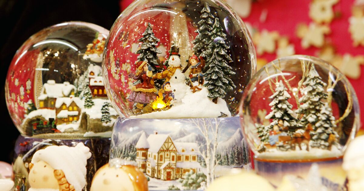 Make Your Own Light Up Snow Globes