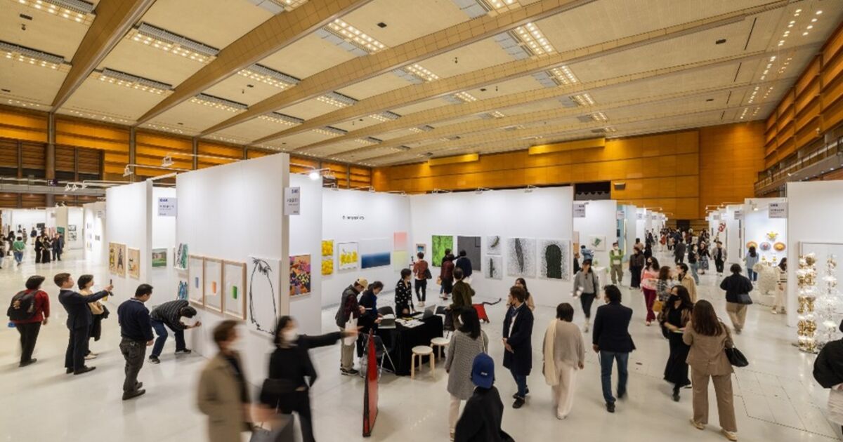 The 42nd Galleries Art Fair: A Touchstone for Showcasing Korean Artistry  and Market Trends
