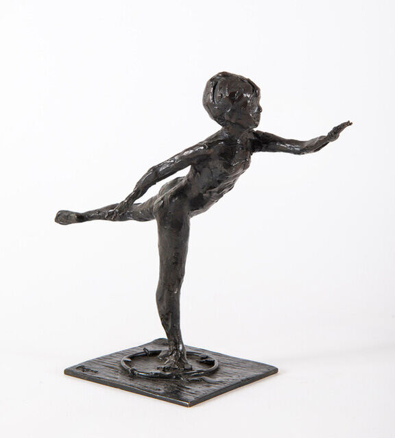 Danseuse s'avançant, les bras levés, jambe droite en avant (deuxième étude)  (Dancer Stepping Forward, her Arms Raised, Right Leg Forward [second  study]) - Musée cantonal des Beaux-Arts