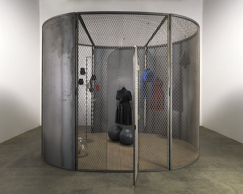 Louise Bourgeois. Spider (Cell). 1997