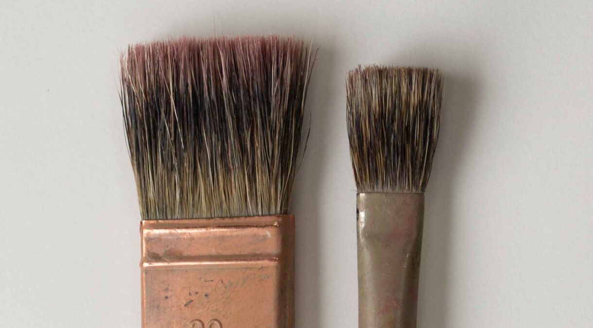 7 Best Flat Paintbrushes for Walls + Tips for Painting with Them