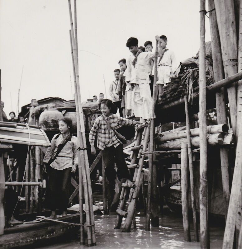 rekruut kust geloof Agnès Varda | Canton (Chine), village flottant, retour de l'école (1957) |  Available for Sale | Artsy