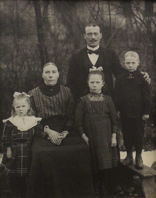 August Sander | Familie Eichelhardt (ca. 1913) | Available for Sale | Artsy