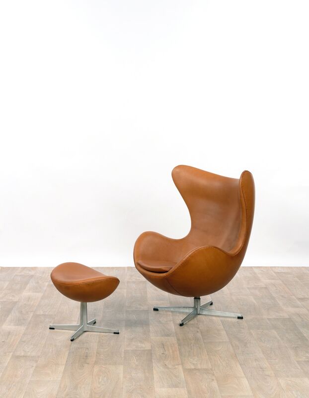 Omtrek walvis Arab Arne Jacobsen | Egg Chair Fauteuil et ottoman (1957) | Artsy