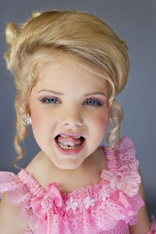 Lauren Greenfield | Pageant winner and and Tiaras" star Eden Wood, 6, Angeles (2011) | Available for Sale Artsy
