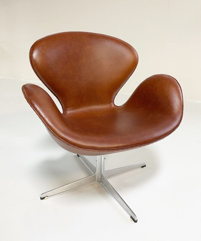 Assert glans Voorzien Arne Jacobsen | Swan Chair (1960s) | Artsy