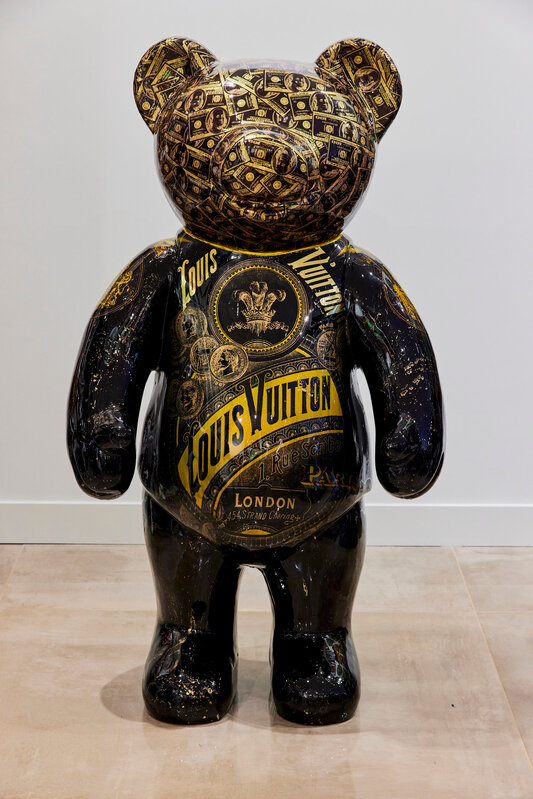 sculpture louis vuitton bear
