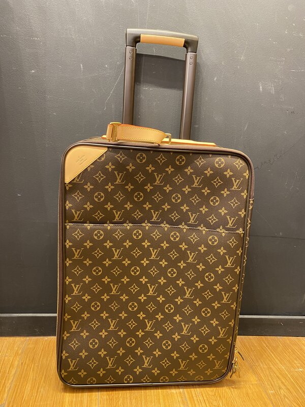 louis vuitton spinner luggage