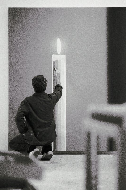 Gerhard Richter dans son atelier en train de réalise… (1983) by Benjamin Katz