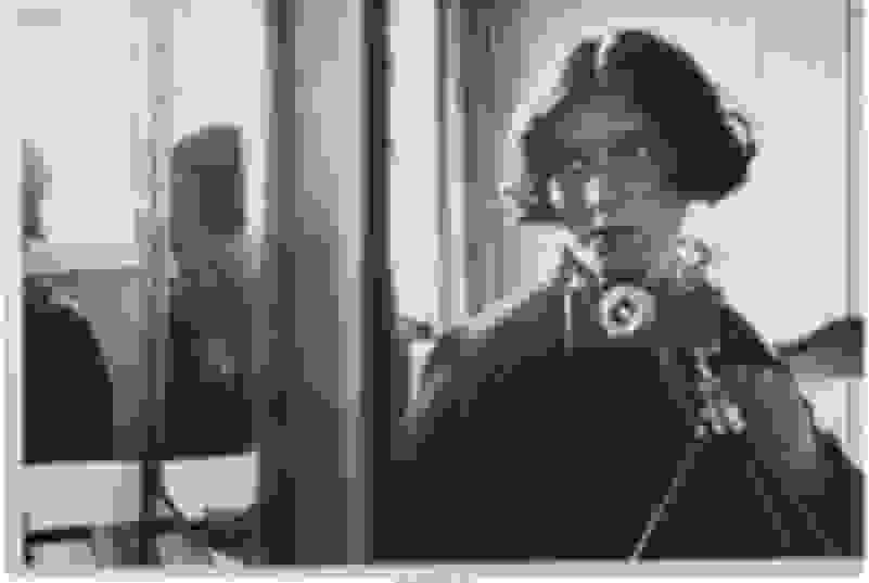 Ilse Bing, Self Portrait in Mirror (1931)
