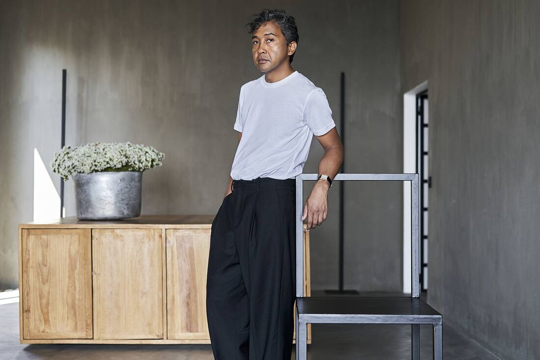 Joël Andrianomearisoa Takes a Couture Approach to His Elegant Canvases Joël Andrianomearisoa Takes a Couture Approach to His Elegant Canvases
