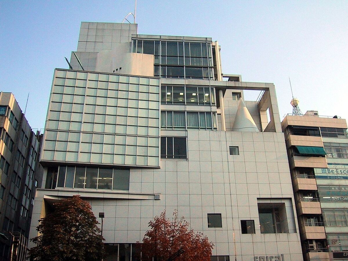 Fumihiko Maki, Spiral House, 1985. Image via Wikimedia Commons.