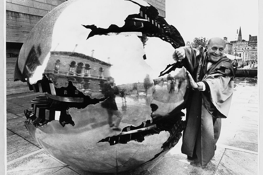 Sculptor Arnaldo Pomodoro, known for his massive bronze spheres, dies at 98. Sculptor Arnaldo Pomodoro, known for his massive bronze spheres, dies at 98.