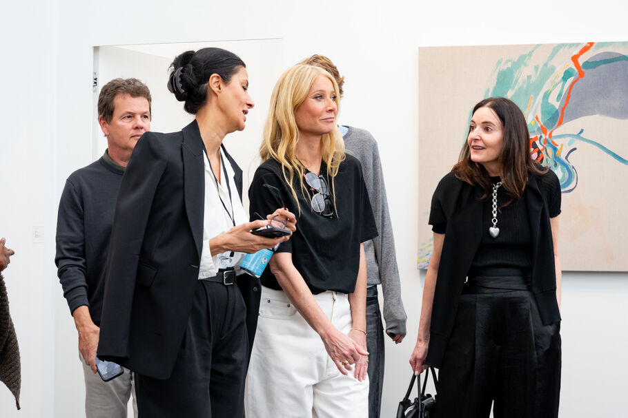 Gwenyth Paltrow na Frieze Los Angeles, 2025. Photo by Casey Kelbaugh. Cortesia Casey Kelbaugh e Frieze