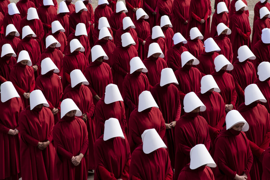 The “Handmaid's Tale” Costume Isn't the Women's Rights Icon We Need | Artsy