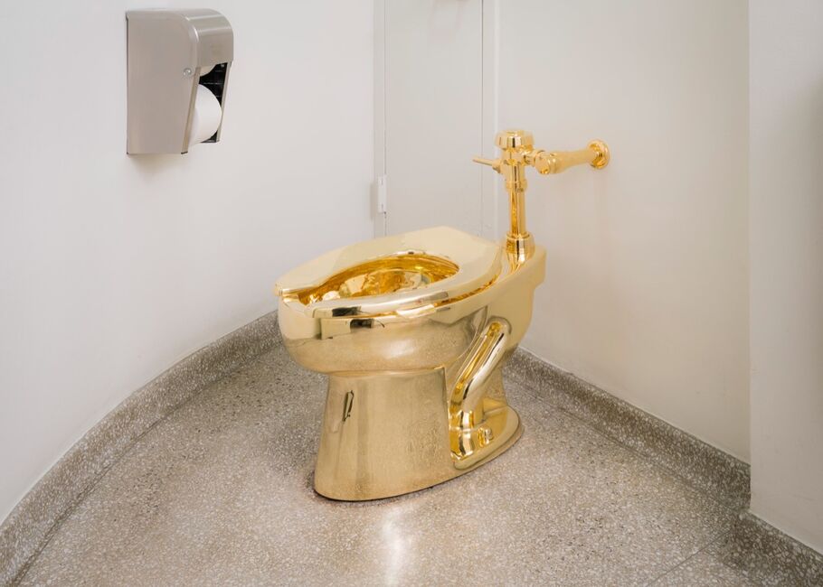 New Yorkers Weigh in on Cattelan's Gold Toilet at the Guggenheim