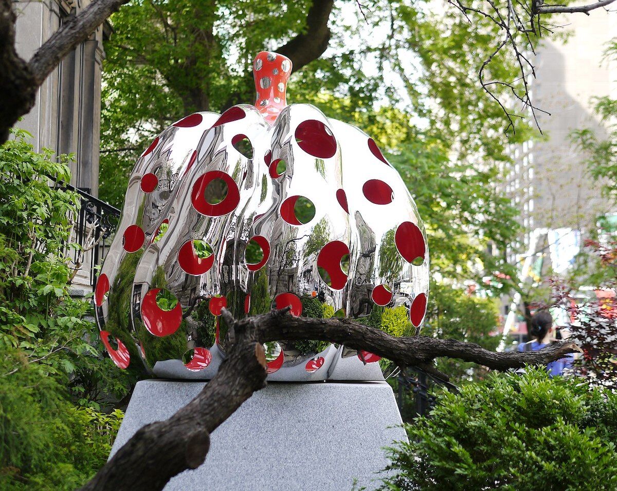 Yayoi Kusama S New York Botanical Garden Show Was Postponed Until