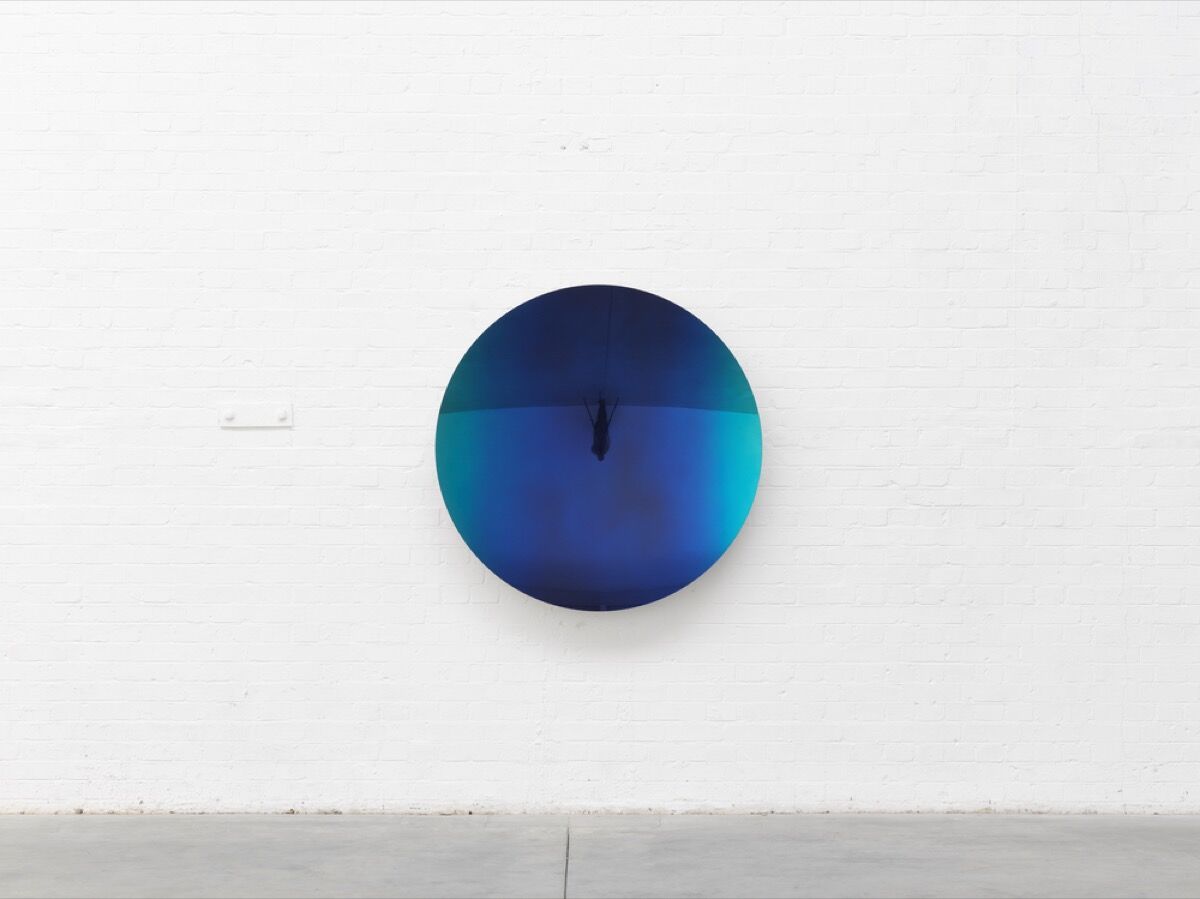 Anish Kapoor, Mirror (Colbalt Blue to Mipa 5), 2019. © Anish Kapoor. Courtesy of Lisson Gallery.