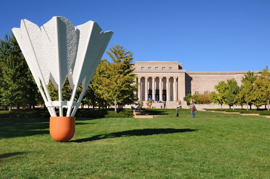 Claes Oldenburg’s Supersized Pop Sculptures Made Public Art Fun