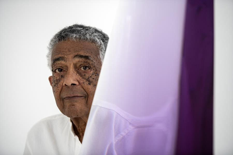 Light and Space sculptor Fred Eversley dies at 83. Light and Space sculptor Fred Eversley dies at 83.