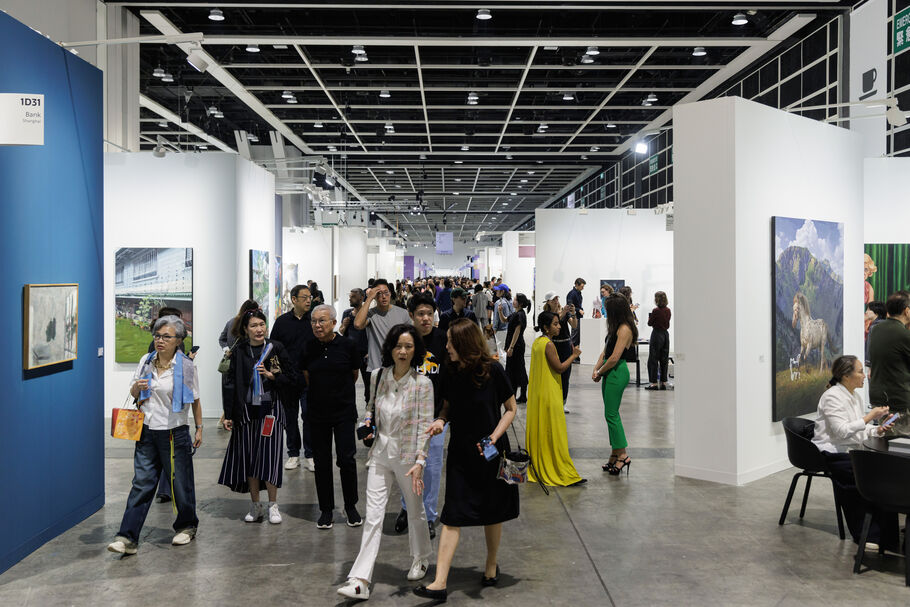 Vista interna da Art Basel Hong Kong, 2024. Cortesia da Art Basel.