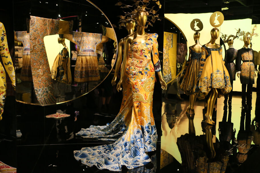 At the Met, a Sweeping Look at China's Influence on Western Fashion