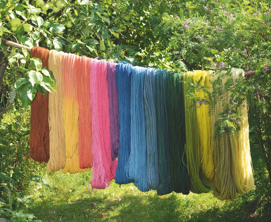 A useful (and beautiful) chart of natural fabric dyes.