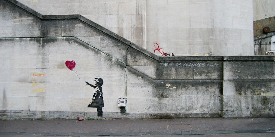 scheuren gat Bakken How Banksy's “Girl with Balloon” Became an Icon of 21st-Century Art | Artsy