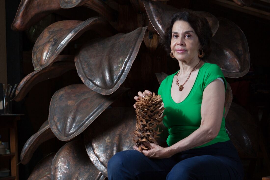 Mexican artist Ana Pellicer, known for creating massive jewelry for the Statue of Liberty, dies at 79. Mexican artist Ana Pellicer, known for creating massive jewelry for the Statue of Liberty, dies at 79.