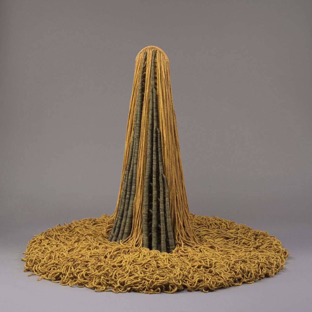 Claire Zeisler, Free Standing Yellow, 1968. Courtesy of the Art Institute of Chicago.