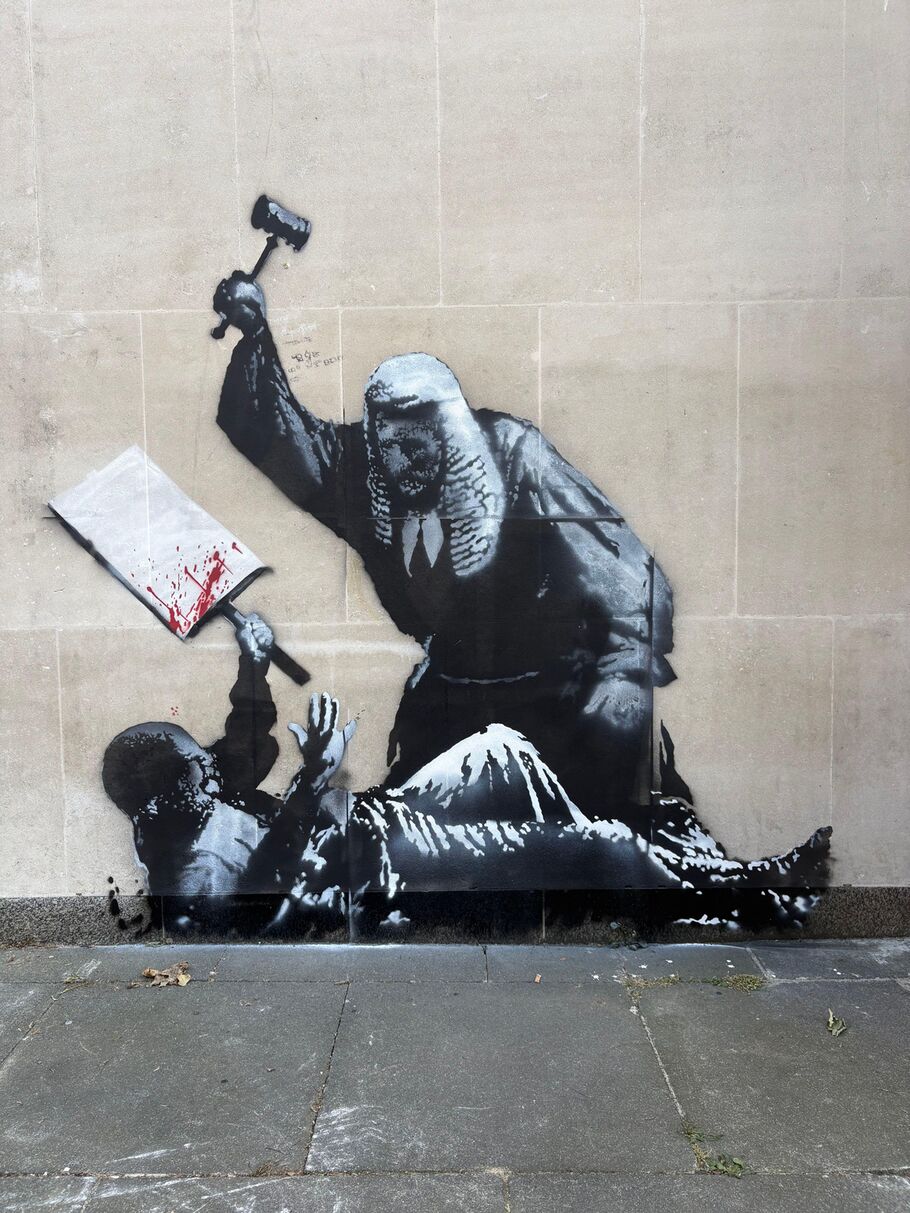 Banksy's new artwork at Royal Courts of Justice: a bold statement Banksy's new artwork at Royal Courts of Justice: a bold statement
