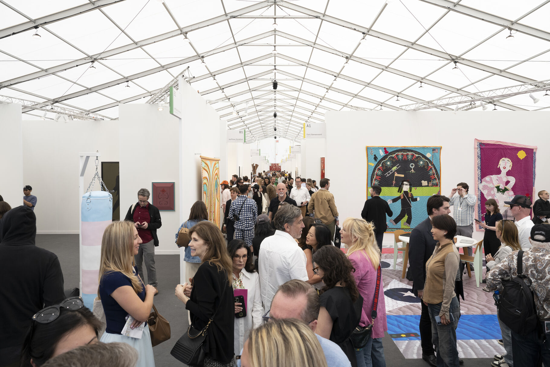 Frieze Los Angeles 2026. Imagem de Casey Kelbaugh/CKA. Cortesia da Frieze.