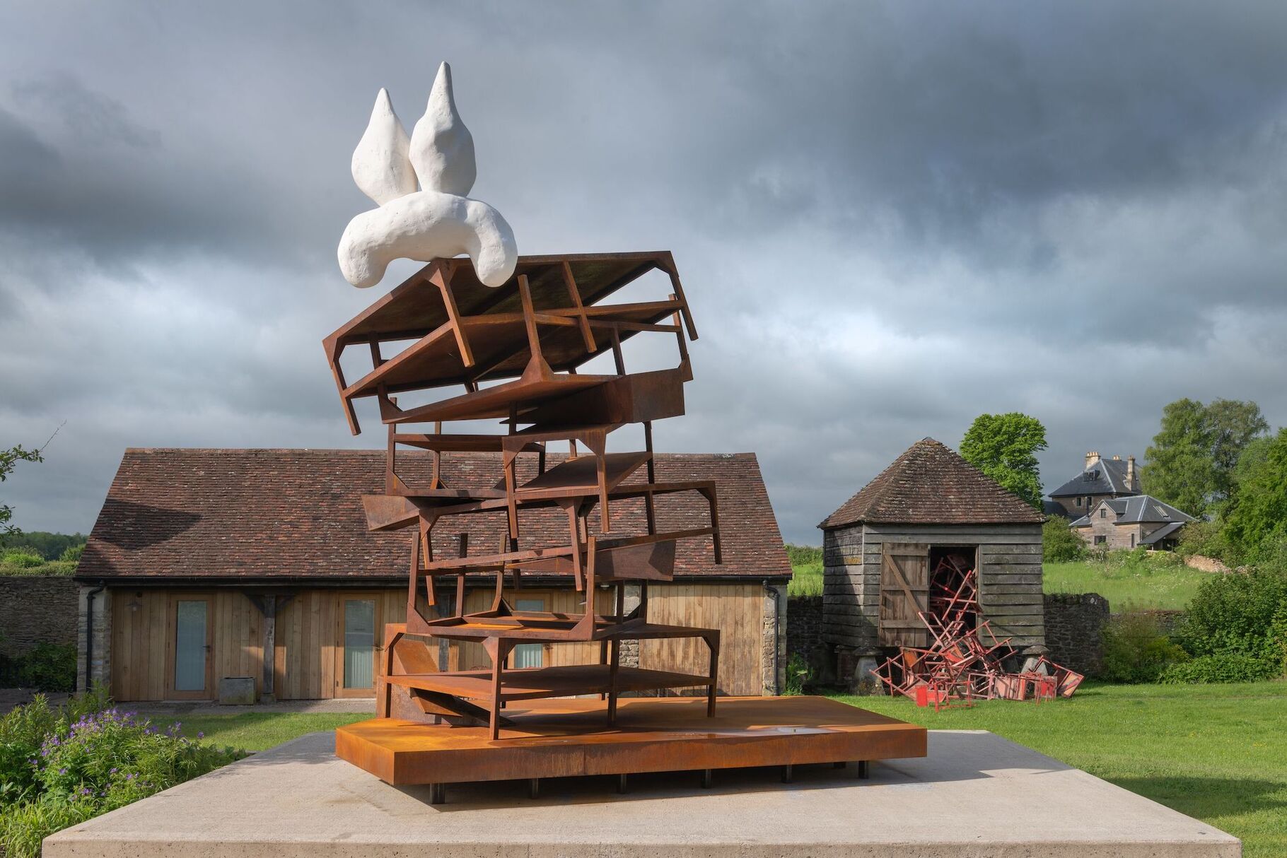 The Late Phyllida Barlow Turned Everyday Waste into Wondrous Sculptures ...