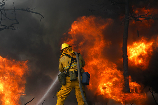 Wildfire Rages Near the Getty, but Museum Says “Safest Place” for Art Is Inside