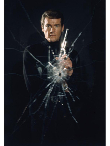 Nueva figura de Roger Moore 3 Imagen