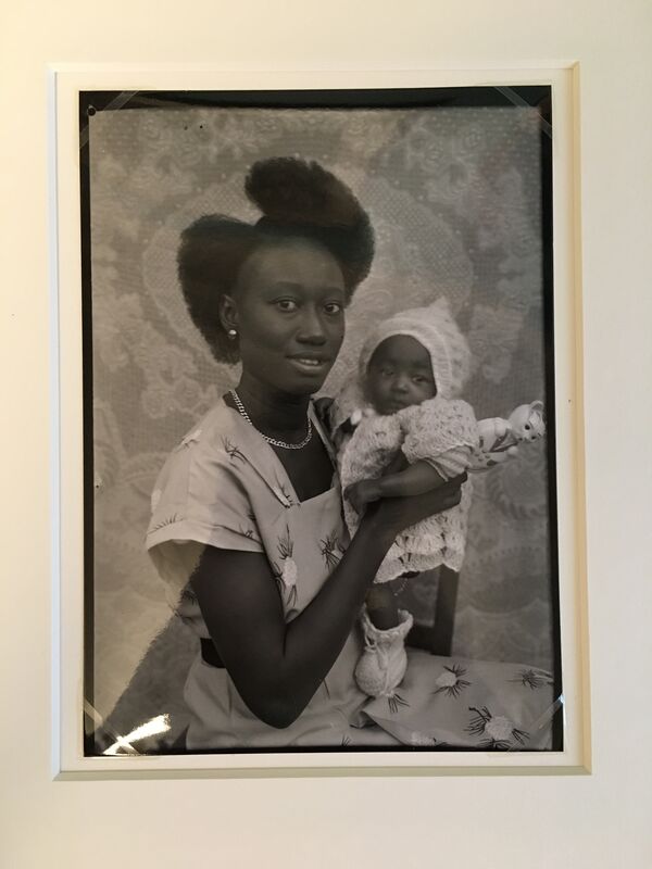Seydou Keita Une Jeune Mere Avec Son Bebe Dans Les Bras En Robe A L Occidental Et Coiffee D Un Chignon Ca 1965 Available For Sale Artsy Seydou Keita Une Jeune Mere Avec Son Bebe Dans Les Bras En Robe A L Occidental Et Coiffee D Un Chignon Ca 1965 Available For Sale Artsy