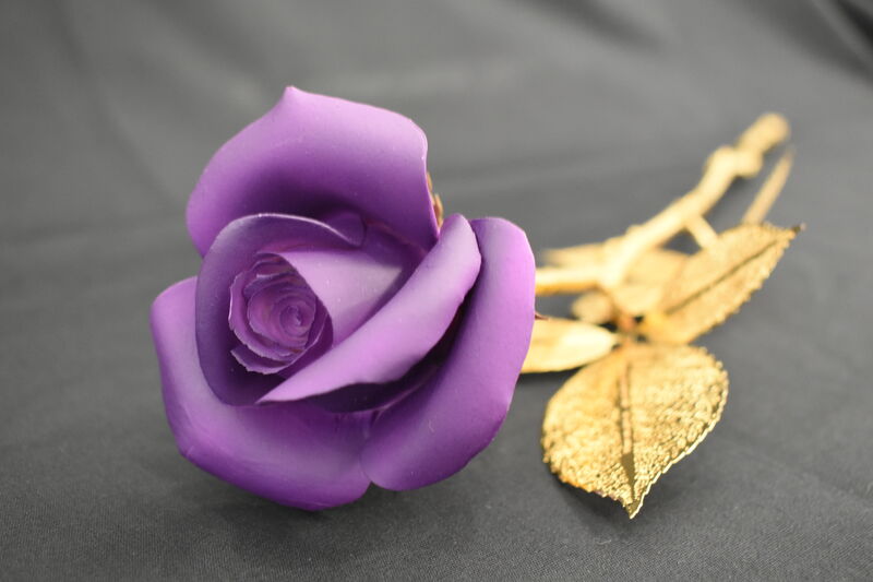 Huang Yulong 黄玉龙 Purple Gold Rose 玫瑰花 金 紫 15 Available For Sale Artsy Huang Yulong 黄玉龙 Purple Gold Rose 玫瑰花 金 紫 15 Available For Sale Artsy