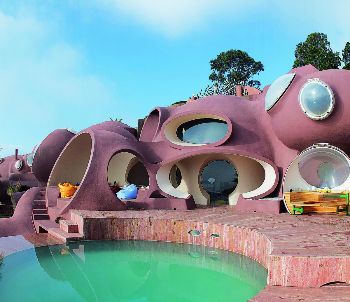 Antti Lovag, Bubble Palace, 1989, Théoule-sur-Mer, France. Photo Yves Gellie for The Maison Bernard Endowment Fund. Courtesy of Phaidon.