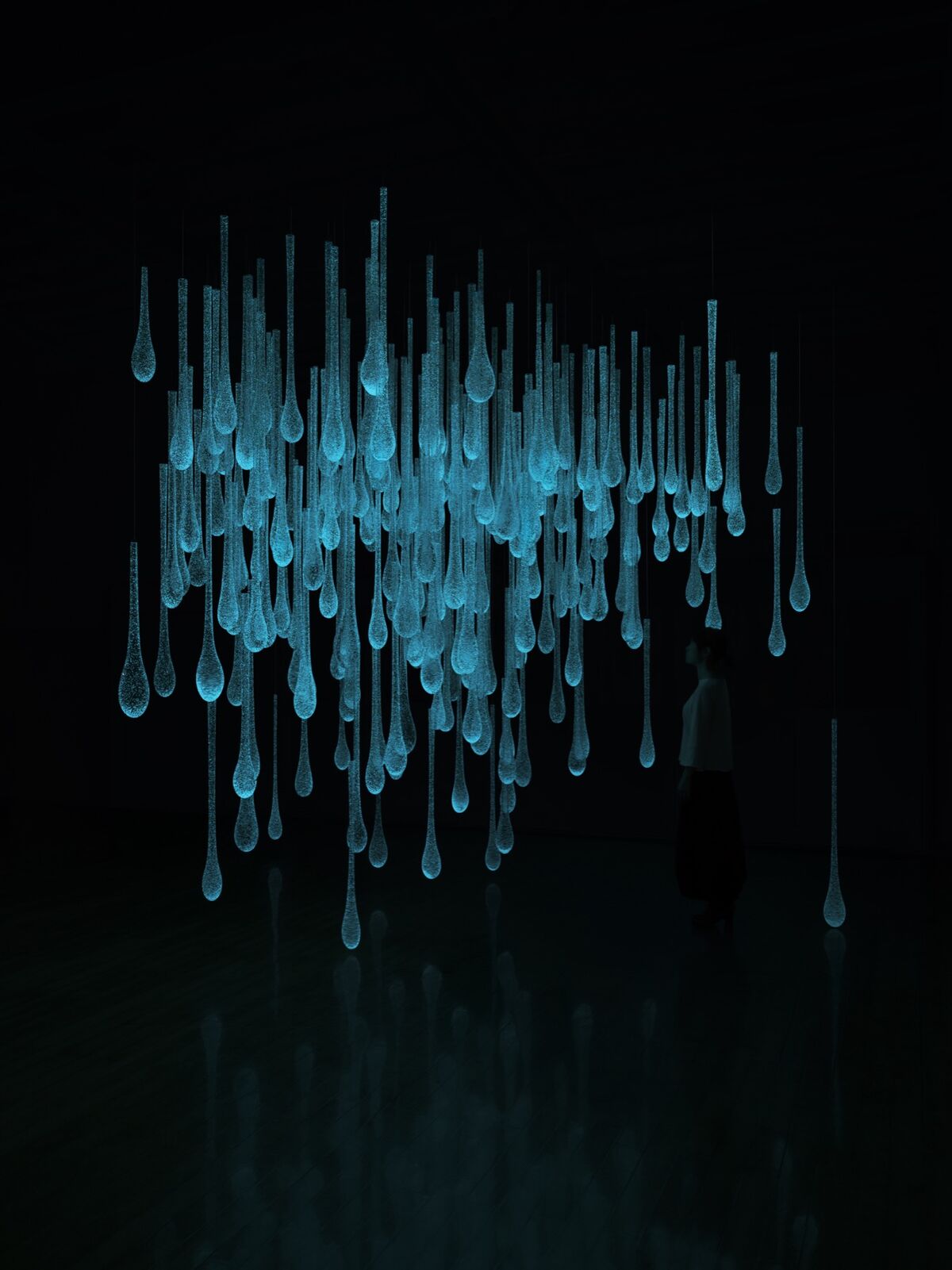 Rui Sasaki, Liquid Sunshine/I am a Pluviophile, 2018. Courtesy of Yasushi Ichikawa and the Corning Museum of Glass.